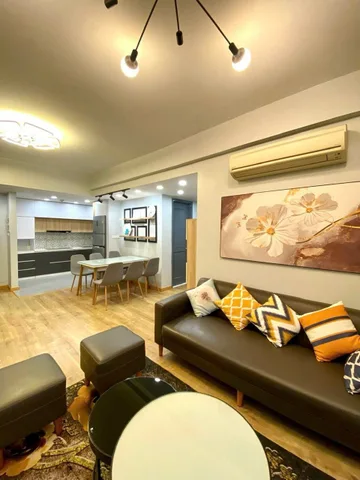 🔥Chính chủ gửi BÁN NHANH căn 92m2, 3PN2VS, giá nhỉnh 45 tỷ bao phí => giá khẳng định rẻ nhất thị trường.
🏠Thiết kế: 3PN-2WC
🏡Diện tích tim tường: 83m2
☘️ Hướng ban công Đông Bắc
🎉View ngắm pháo hoa Vin
🏊 Tiện ích: Trường học, bệnh viện, bể bơi, golf,