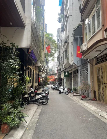 Bán nhà Phố Nguyễn Chí Thanh 39.1m², Phân Lô, OTO tránh trước nhà, 50m ra Phố, Giá chỉ nhỉnh 18 Tỷ
