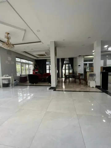 Cho thuê biệt thự Thạnh Mỹ Lợi, 15m x 18m, hầm trệt 2 lầu áp mái, giá 70tr/tháng