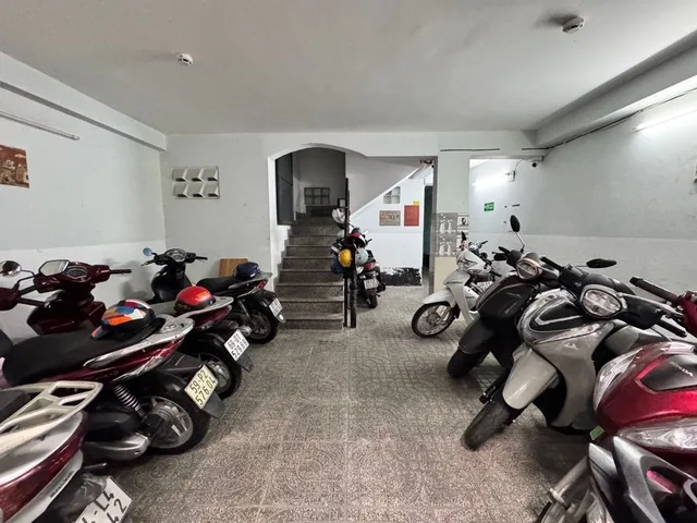 CHDV 6 TẦNG Sát Mặt Tiền, DT: 100m² full thổ cư ngang 5,2m giá 17 tỷ tại Phường Phú Nhuận