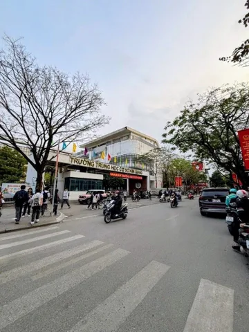Tập thể Hoàng Đạo Thành 💥 Tầng 1 ngay mặt ngõ vỉa hè ô tô tránh – Tiện kinh doanh – 55m2 2PN2WC tầm 3 tỷ