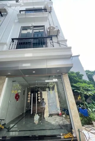 Nhà 3 tầng mơi xây đầy đủ nội thất chị về ở ngay. WIEU công viên cây xanh nhà Văn hóa