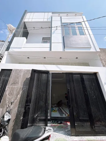 CHIỀU NGANG 6M - NHÀ HIỆN ĐẠI NGAY HẺM 160 (LIÊN TỔ 12-20) NGUYỄN VĂN CỪ - CẦN THƠ 🌼
💰Gi.á: 3 tỷ 490 triệu  (thương lượng)
 📐Diện tích: 6 x 12.5 = 75m2| NHÀ THỔ CƯ - HOÀN CÔNG| Lộ: 3m| Hướng: Tây| Có: 4 phòng ngủ (có phòng ngủ trệt) - 3 toilet - phòng t
