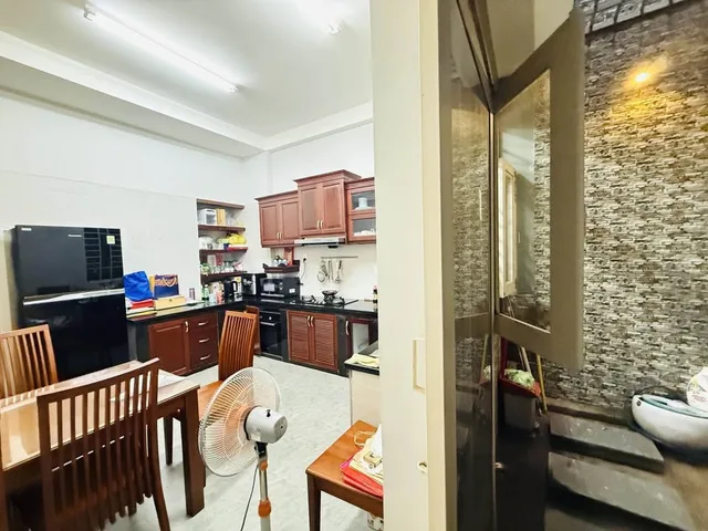 Bán gấp 3,55 tỷ. Nhà hẻm 5m Trần Hữu Trang, Phú Nhuận 63,8m xây 1 trệt 2 lầu. Sổ hồng riêng