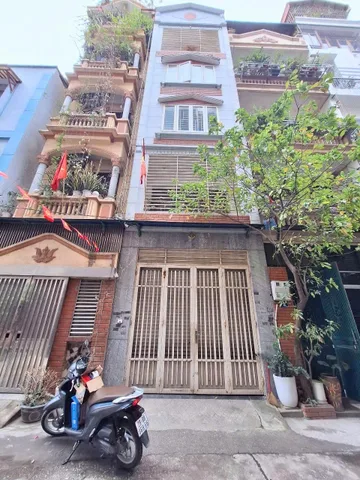 Cho thuê HOÀNG QUỐC VIỆT, Phạm Văn Đồng. 29 triệu/ tháng. Phù hợp làm VP, Cty, Lớp học