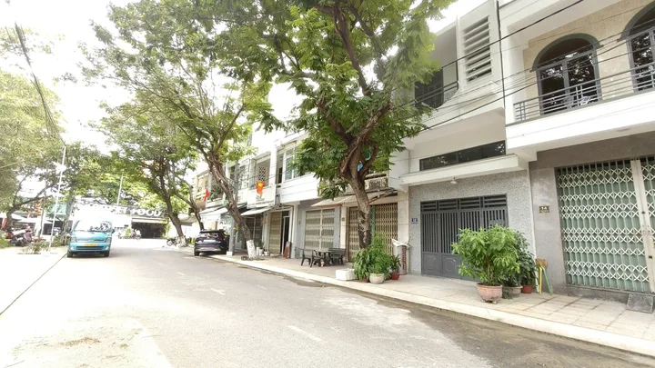 GIẢM NGAY 300 TRIỆU – NHÀ MẶT TIỀN HUỲNH TỊNH CỦA – CHỢ BÌNH TÂN – GẦN BIỂN NHA TRANG