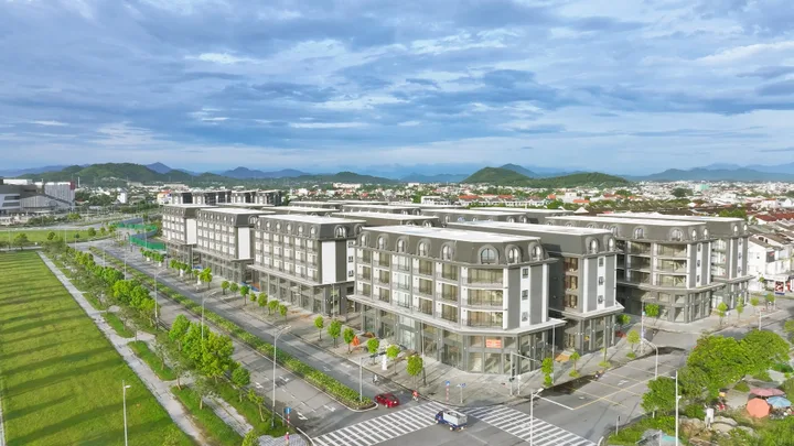 SHOPHOUSE MẶT TIỀN VÕ NGUYÊN GIÁP – CÓ THỂ KINH DOANH NGAY