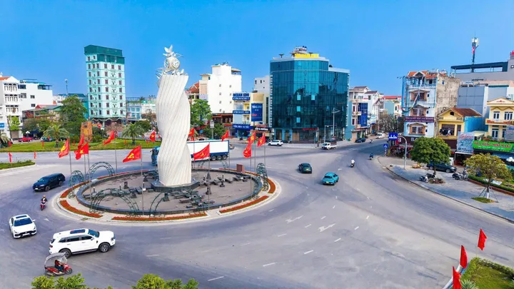 Bán nhà 200m² full thổ cư ngang 7.3m giá 25.9 tỷ tại Đường Trần Nhân Tông Phường Móng Cái 1