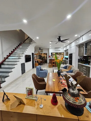 🏡 BÁN NHÀ KDC KHANG NAM – GẦN ĐẠI LỘ NGUYỄN VĂN LINH

💰 Giá bán: 14 tỷ

📐 Diện tích: 7m × 20m – Tổng 140m²
➡️ Mặt tiền cực rộng 7m (rất hiếm)

🏗️ Kết cấu nhà:
• Nhà 4 tầng
• 7 phòng ngủ – 6 WC
• Sân rất rộng
• Vỉa hè 5m
• Đường trước nhà 12m
