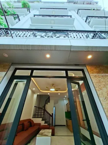 BÁN NHÀ MỚI- ĐẸP- Ô TÔ ĐỖ CỔNG- FULL NỘI THẤT Phố Huỳnh Tấn Phát 35m2 X 5 Tầng  8.35 Tỷ Long Biên Hà Nội.