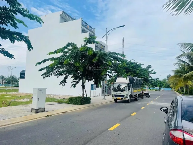 Bán đất nền Long Thành cách cổng chính Sân Bay 5km - Giá chỉ 17tr/m2 - Sổ hồng sẵn - Cách đường chính 1km.