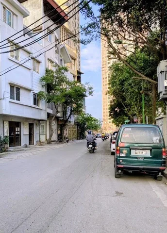 Nhà đẹp Trịnh Đình Cửu – 40m2 x 3 tầng – Một nhà ra ô tô tránh, gần phố, sát hồ – Sổ vuông vắn chuẩn chỉ