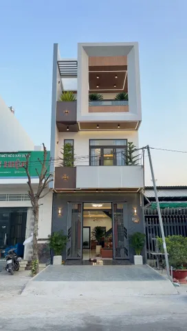 Nắm Chủ
NHÀ 1 TRỆT 2 LẦU MỚI HOÀN THIỆN – SỐ 99 ĐƯỜNG D7 (SÁT TRỤC CHÍNH D1) KDC HỒNG LOAN 6A, P. CÁI RĂNG, TP. CẦN THƠ
❌❌Giá bán : 6 tỷ 300 triệu ( Còn Thương Lượng )
– Diện tích : 5 x 16 = 80m²
– Diện tích sử dụng : 240m²
– Pháp Lý : Sổ hồng hoàn c