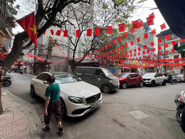 Bán nhà Quốc Tử Giám, 43m, bán đất tặng nhà, hơn 100tr/m
