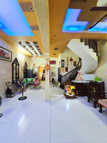 🚗 BÁN NHÀ 3 TẦNG - 154M2( 7*22), FULL THỔ, HOÀN CÔNG - 7PN, 4WC, 2PT, CÓ PHÒNG NGỦ TRỆT - KHÔNG QH, LG -  NHÀ ĐẸP - HẺM XE HƠI - GẦN CHỢ, UBND. P LONG TRƯỜNG, THỦ ĐỨC.( A)