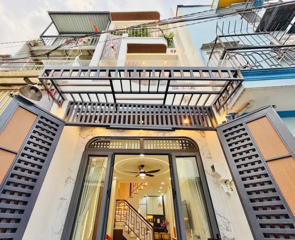 Nơ Trang Long, Bình Thạnh. Di chuyển qua các quận lân cận chỉ mất từ 3-5’. Giá chỉ 1,9 tỷ. Sổ hồng riêng, không tranh chấp