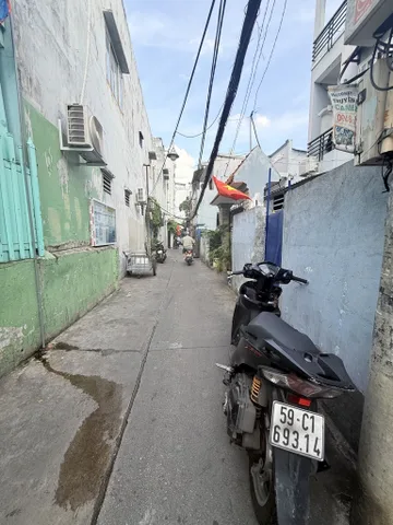 Nhà nát. 3PN xe hơi cách 30m. Giá tốt khu vực