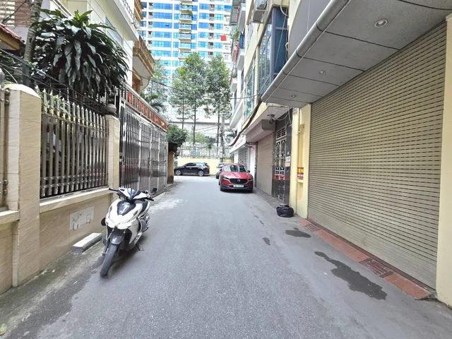 BÁN NHÀ ĐƯỜNG KHUẤT DUY TIẾN. CẦU GIẤY. 60M2 - 5 TẦNG. GARA Ô TÔ.
