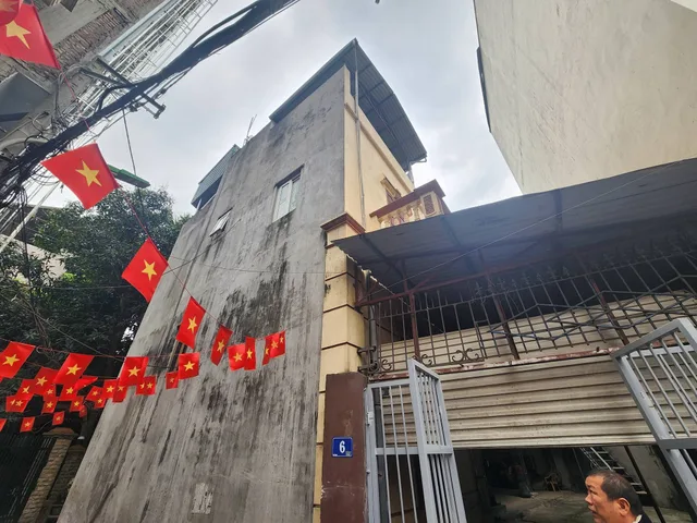 Quang tiến Nam Từ Liêm ! Bán đất tặng nhà 104m2- MT 6,2m - giá 150 triệu/m2