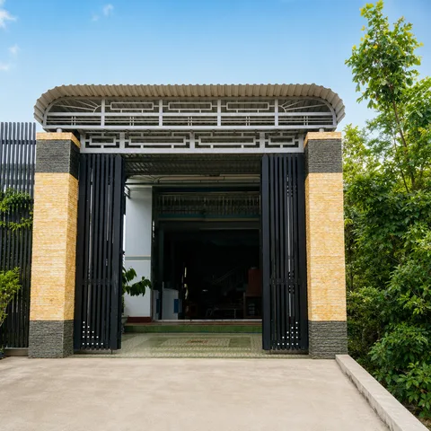 Bán Nhà Mặt Tiền Đường Phùng Hưng. P EaKao. Tỉnh Đắk Lắk. (189.2m² có sẵn 40m² thổ cư ngang 6.16m giá 6.55 tỷ)