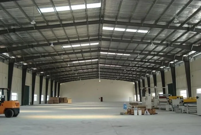 Thông tin chi tiết
Nhà Xưởng Cho Thuê Lâu Dài
Thông tin chi tiết:
Diện tích Đất : 50m x 110m ( 5500m2 ) 
DT Nhà Xưởng & Văn Phòng : 3000m2 ( Đã Gồm Văn Phòng 1 Lầu) 
- Sân Bãi cont đậu chờ xuất nhập hàng 
- Đường giao thông KCN rộng 20m

Tiện ích 