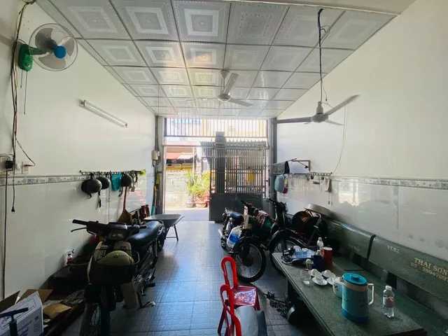 Nhà bán lê đức thọ, p15, gần chợ siêu thị 3 tầng, sổ hồng riêng