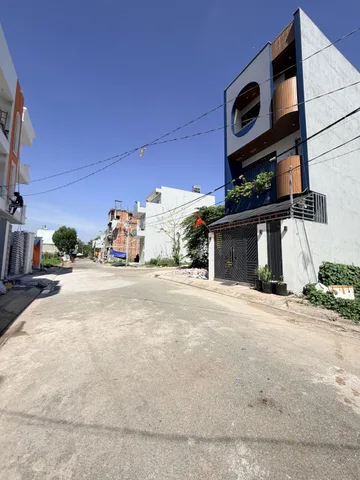 🚗 BÁN NHÀ 3 TẦNG - 52.4M2(4.6*12), HOÀN CÔNG, KHÔNG QH - NHÀ HẺM XE HƠI - GẦN CHỢ, UBND. P LONG TRƯỜNG.(TA)