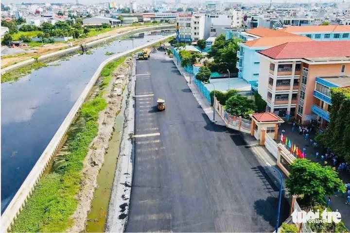 Bán nhà mặt tiền kinh doanh buôn bán VIP mọi ngành nghề view Kênh Tham Lương phường Tân Tạo A Quận Bình Tân TPHCM, DT: 5x20m.