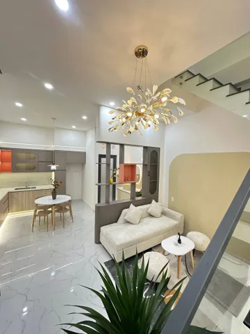 🌼 NHÀ ĐẸP GIÁ RẺ TẠI HẺM 4 TRẦN VĨNH KIẾT - CẦN THƠ 🌼  📐Diện tích: 7.4 x 6.2 = 45.9m2| NHÀ HOÀN CÔNG| Lộ: 1.8m| Hướng: Tây Nam| Có: 2 phòng ngủ, 2 toilet, phòng khách, bếp|
💰Gi.á: 2 tỷ 090 triệu (thương lượng)
📲 Liên hệ: 0939-260018 Trịnh Huy
📌 Tiktok: