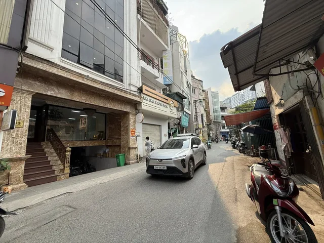 BÁN NHÀ MẶT PHỐ HOÀNG NGÂN. THANH XUÂN. 4 TẦNG. KINH DOANH.