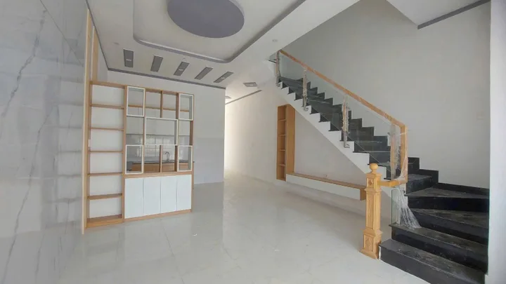 nhà 1 lầu 1 trệt ngay bưu long