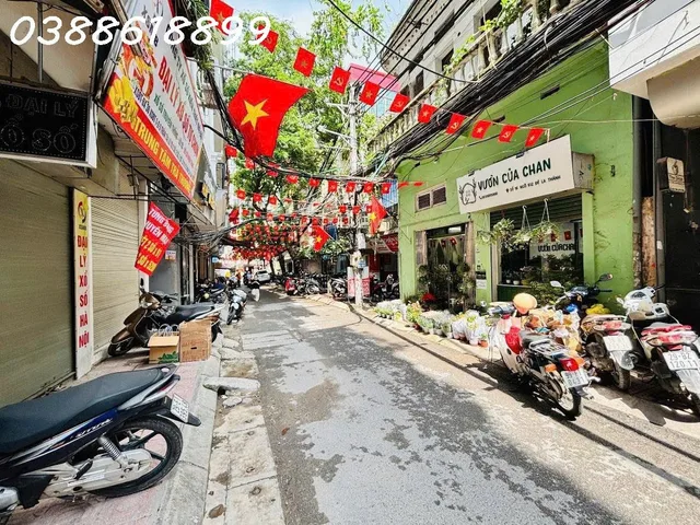 BÁN NHÀ PHÂN LÔ NGÕ ĐẸP NHẤT PHỐ NGUYỄN CHÍ THANH - 82M x 5T, MT 5,2M - Ô TÔ - KINH DOANH