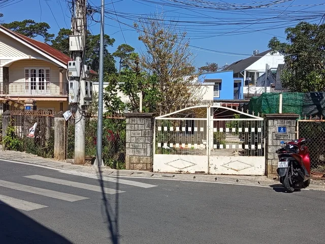 Bán đất: Diện tích sử dụng 396m² (trong đó có 282m² đất ở đô thị) mặt tiền 12m, số 2 đường Dã Tượng Phường Cam Ly - Đà Lạt