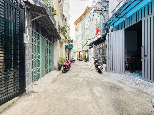 Chủ cần tiền bán gấp nhà ở hẻm 1 xẹt. Nhà ở Nguyễn Văn Lượng, phường 16 GV. Diện tích 38m2 gí chỉ 2,8 tỷ