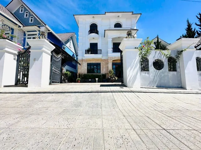 BÁN BIỆT THỰ ĐẸP ĐƯỜNG OTO MAI ANH ĐÀO, PHƯỜNG LÂM VIÊN, ĐÀ LẠT. DT: 400 M2 , GIÁ: 26 TỶ. LH: 0908748495 OR 0967668495