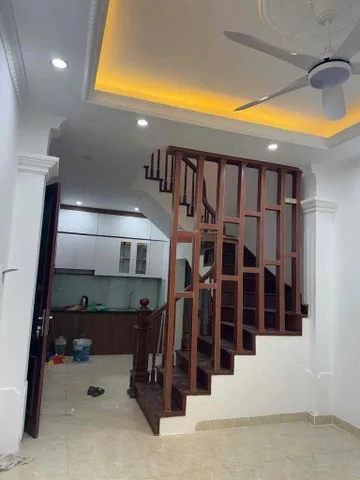Cho Thuê Nhà Tây Sơn - Đống Đa 40M² 5 Tầng 3 Ngủ - Nội Thất CB - Giá Thuê 14tr