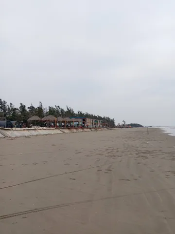 HƠN 1 TỶ SỞ HỮU LÔ ĐẤT BIỂN - ANH CHỊ KHÔNG NGHE NHẦM 
- Đất mặt biển, view biển.
- View ra bãi tắm
- Khu dân cư đông đúc
- Chợ hải sản xung quanh.
- Trung tâm khu du lịch.
- 7 km ra khu sinh thái du lịch rừng ngập mặn Rạng Đông
- Vị trí trung tâm 