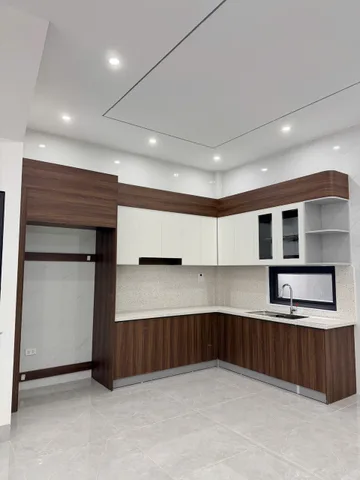 Bán nhà 4 tầng chỉ việc về ở luôn khu vực ngõ 3 Cao Thắng,Hạ Long