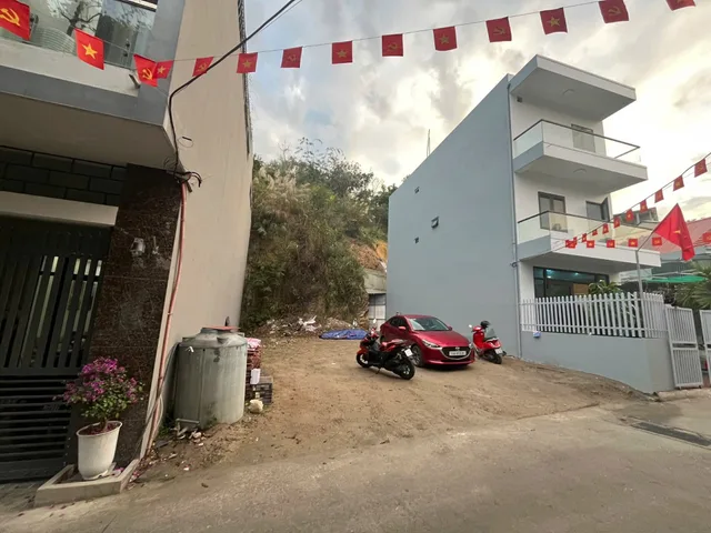 BÁN ĐẤT NGÕ 14 CAO THẮNG,HẠ LONG OTO ĐỖ CỬA