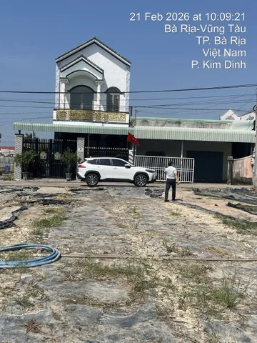 Chính chủ cần bán đất tại Kim Dinh, cách mặt tiền đường Quốc Lộ 51 khoảng 200m, hướng Tây Bắc, khu dân cư đông đúc.