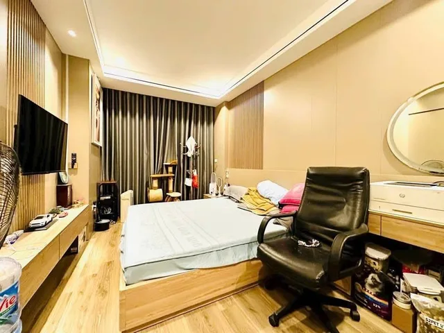 Cần Tiền Bán Gấp Nhà Ngô Gia Tự, Long Biên 6,8 tỷ , 5T, 33m2