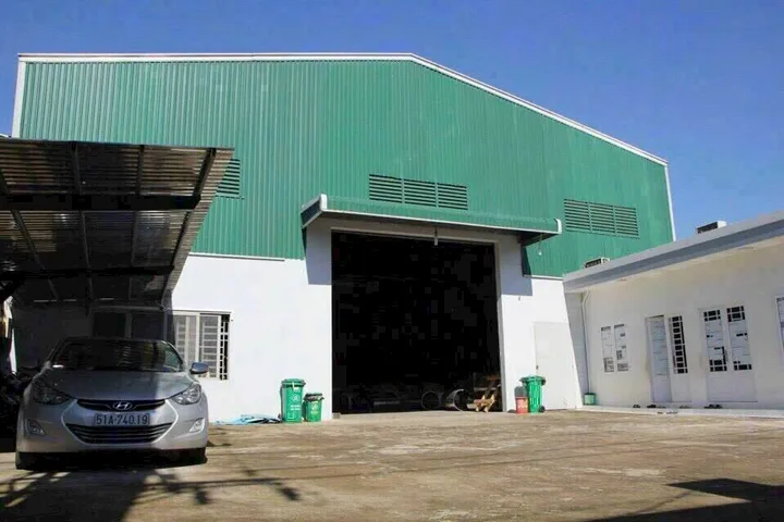 Bán xưởng mặt tiền đường Kênh Trung Ương xã Vĩnh Lộc B huyện Bình Chánh TPHCM, DT: 21x56m.