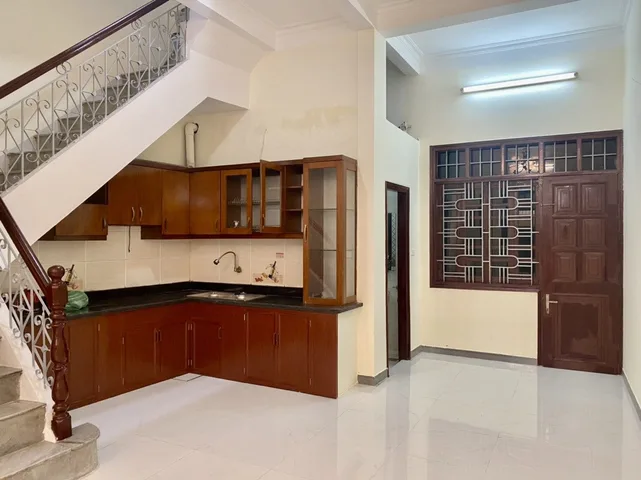 Bán gấp giá rẻ Nguyễn Văn Linh 75m, 3 tầng, mặt tiền 6m, 7.8 tỷ Long Biên.