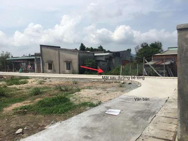 Đất hai mặt tiền đường nhựa có 150 m thổ cư