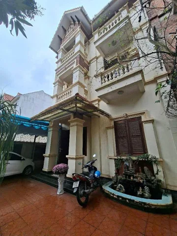 BT Đơn lập khu đô thị VIỆT HƯNG .
Dt 176m , mt 9,8m ,4 tầng, tặng full nội thất cho khách hàng.