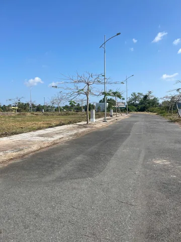ĐẤT VEN SÔNG GẦN TRƯỜNG HỌC, CHỢ, BỆNH VIỆN,...