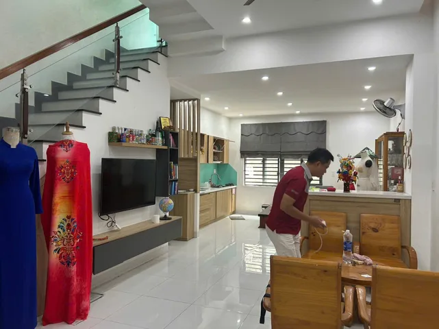 Bán nhà mặt tiền Bàu Mạc 19 (98 m2)_2 Tầng 2 PN kèm Mt Kdoanh 5tr/ tháng. Giá 6.35 tỷ tl