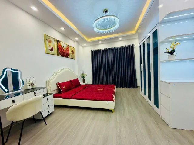 Sống chuẩn thượng lưu tại Nguyễn Khánh Toàn - Nhà phân lô, tiện ích bủa vây, giá đầu tư!