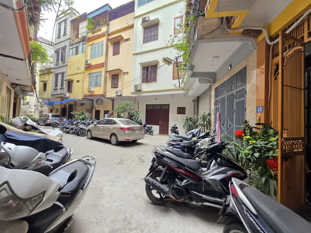 Bán nhà Chùa Hà 52m² full thổ cư ngang 3.7m giá 17.8 tỷ tại Đường Chùa Hà Phường Cầu Giấy 
(MUA/BÁN BĐS nhắn tin Zalo 0862299066)