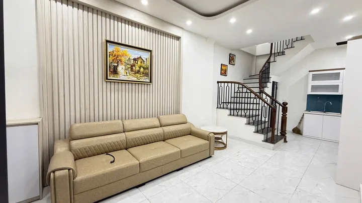 Bán Nhà Việt Hưng, Long Biên 32m2, 5T giá 7,1 tỷ (ô tô đỗ gần nhà